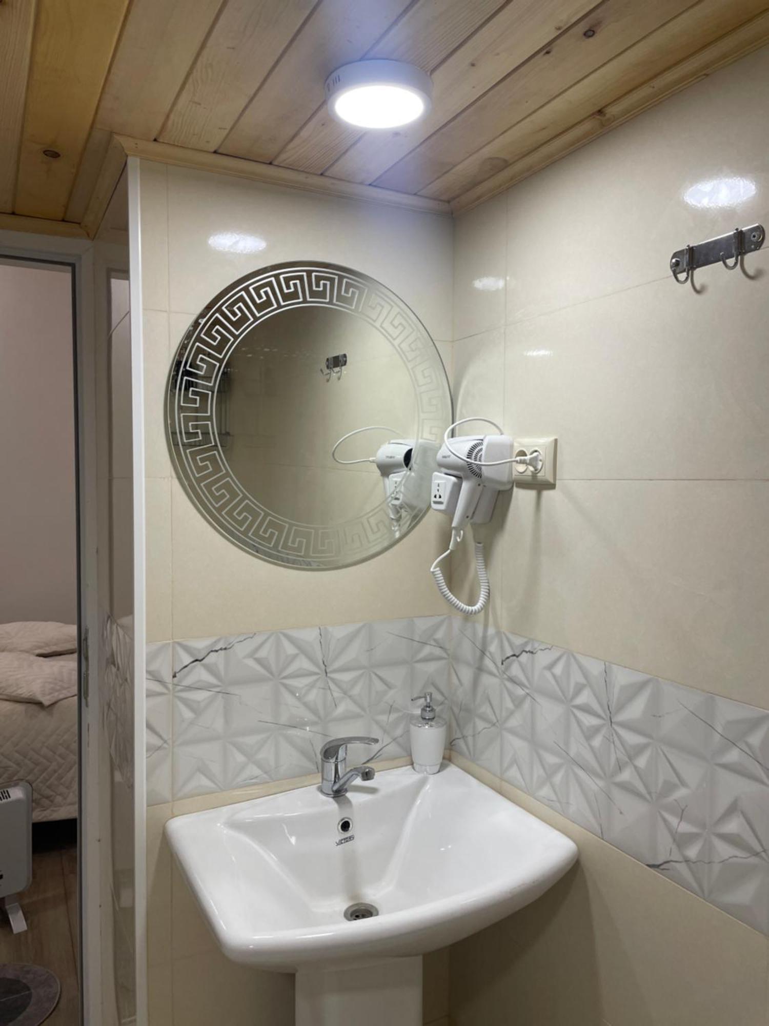Mamuka Chartolani Guesthouse Местия Экстерьер фото