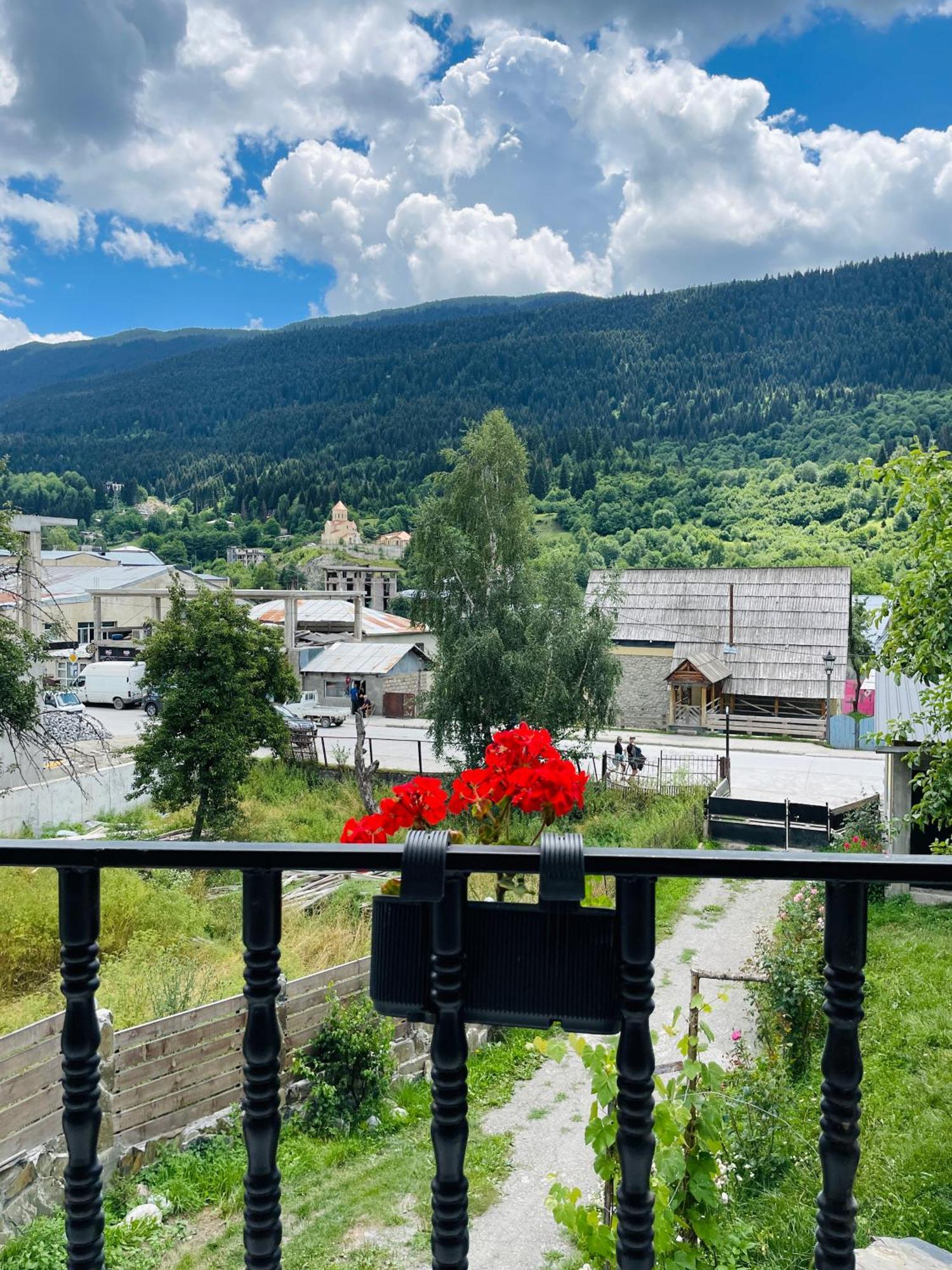 Mamuka Chartolani Guesthouse Местия Экстерьер фото